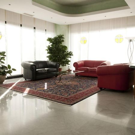 Hotel Thema Рокка-Сан-Джованни Экстерьер фото
