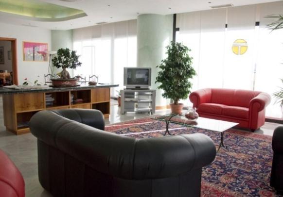 Hotel Thema Рокка-Сан-Джованни Экстерьер фото